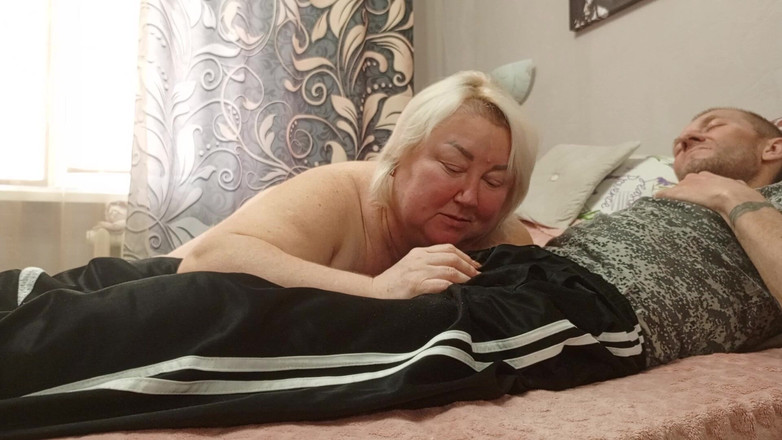 Zona901: Vecina face o muie profundă de înaltă calitate și mă ejaculez în gura...