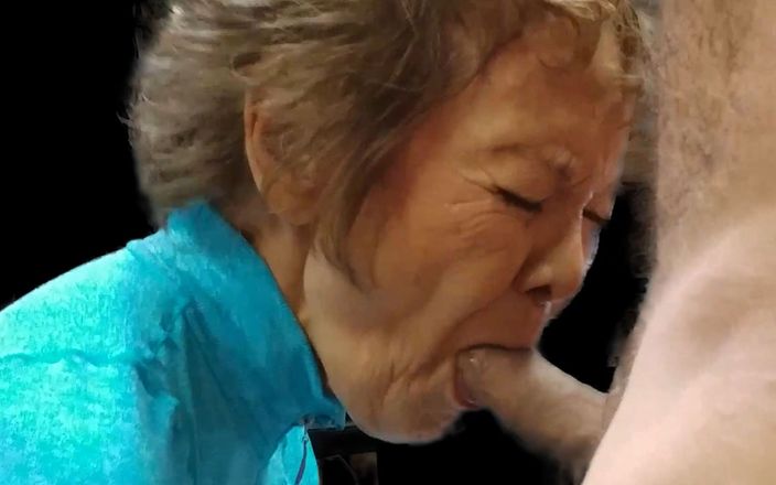 Cock Sucking Granny: Nenek yang nggak pernah puas - dia kembali bikin video lain