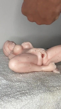 Orgasm fierbinte cu păpușa sexuală