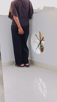 Tengo sexo anal increíble mientras la criada musulmana se la follaban el culo muy duro sin pensar con fuertes gemidos hindi