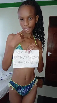 Fille mince de Mombasa