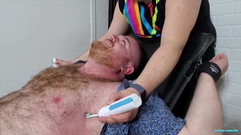 Ticklish Chubs: Ursulețul Ryan chinuit!