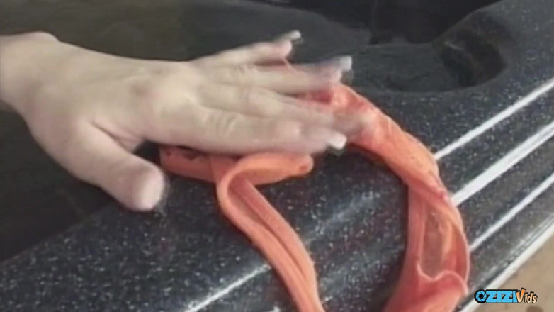 Zizi Vids: Il suo culo pulito nella doccia ha un sapore fresco...
