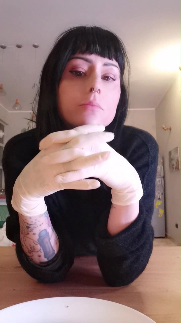 Your italian goddess: Mám hlad, teď jím lososové bílé latexové rukavice goddesslolli