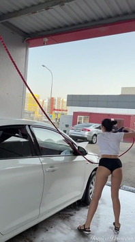 POV: Je kijkt naar mijn kont terwijl ik een auto was