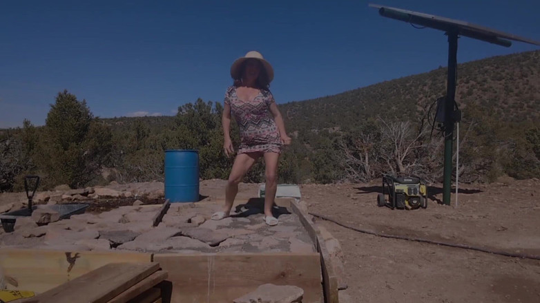 Little Linda: Travail de sperme avec la petite MILF la plus sexy...