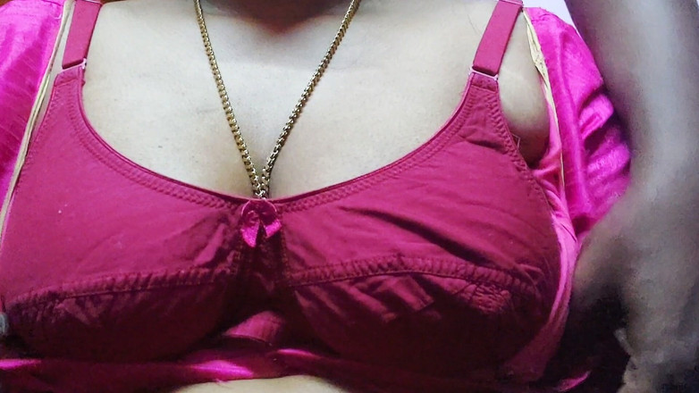 Desi Mohini: Une belle-sœur indienne magnifique appelle son copain à la maison