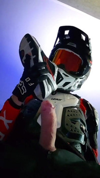 새로운 나이키 운동화와 내가 가장 좋아하는 Motocross 기어가 나를 너무 세게 만들었다