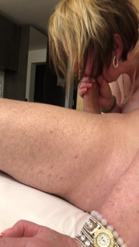 Istri Mengisap Penis Tetangga