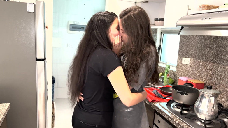 scarlettandc: I Love Feeling My Neighbor's Vagina
