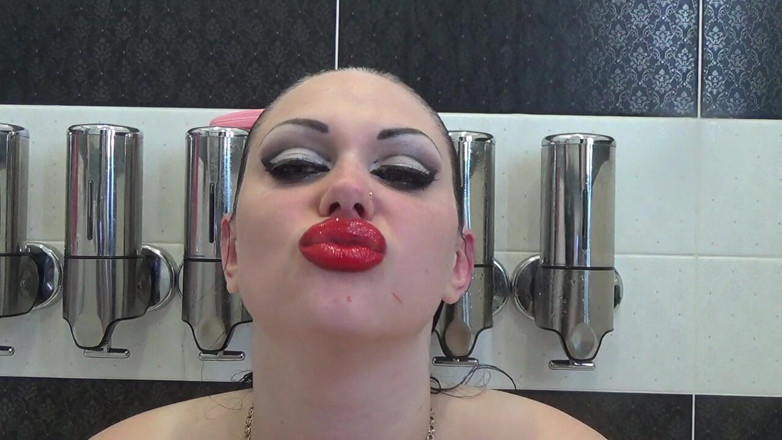 Goddess Misha Goldy: いたずらな髪の濡れ、洗濯、ブラッシングとセクシーなメイクJOI