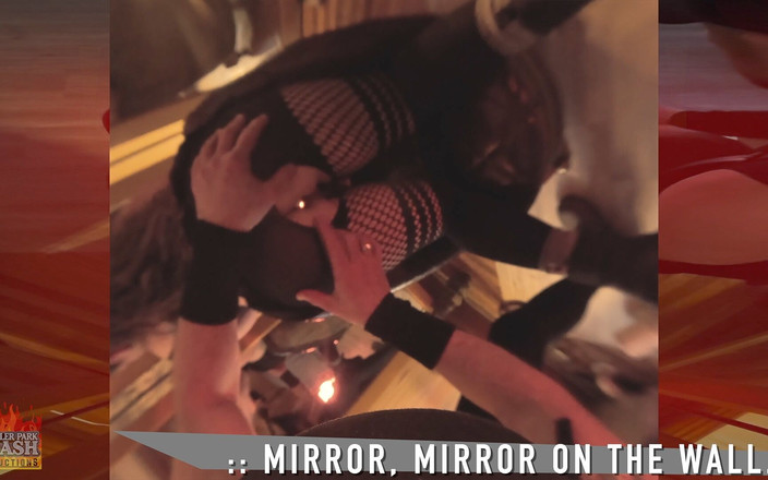 Trailer Park Trash Productions: Cermin, cermin di dinding - siapa yang punya pantat paling berair...