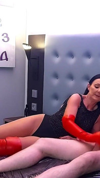 Long Red Latex Gloves Ti Sta Spremendo