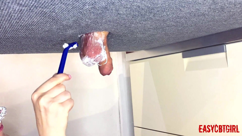 AnnyCandyPainboy: Paní holí koule svého otroka na dojící palubě easycbtgirl