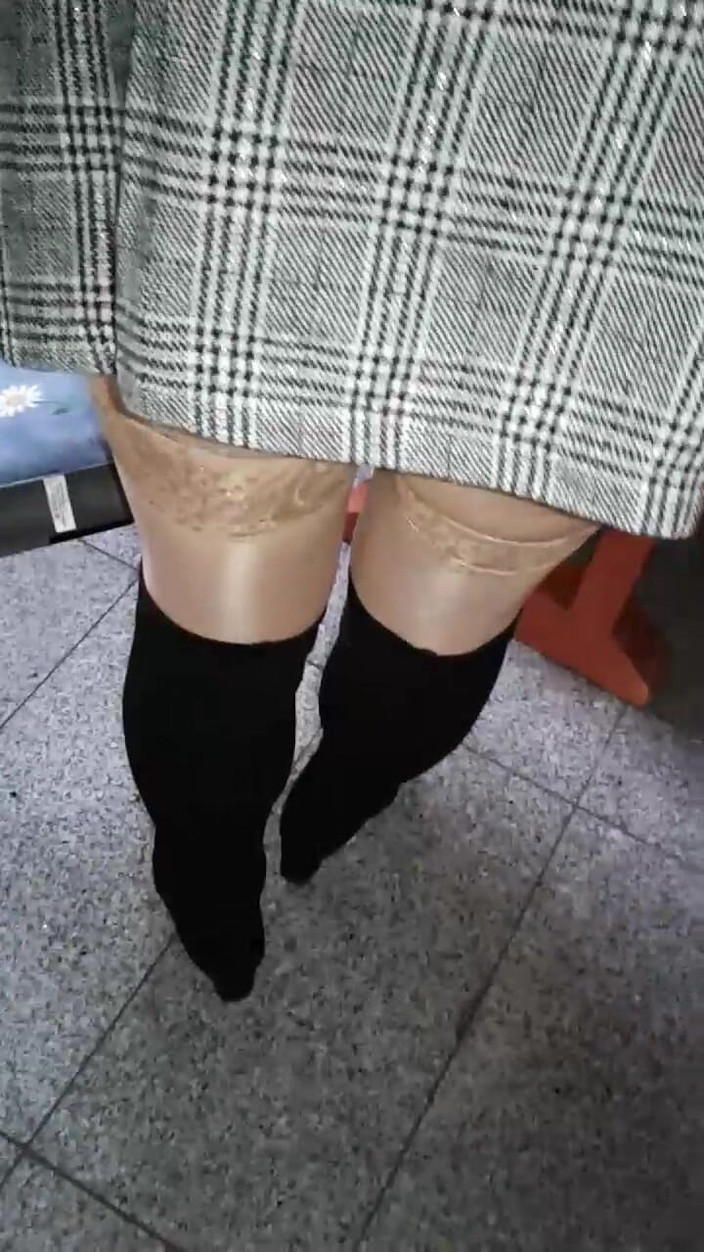 Mike Vonberg: Fiz minha vadia na loja mostrar a buceta para ficar...