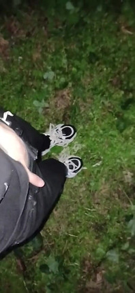 Nous avons des relations sexuelles risquées dans la forêt