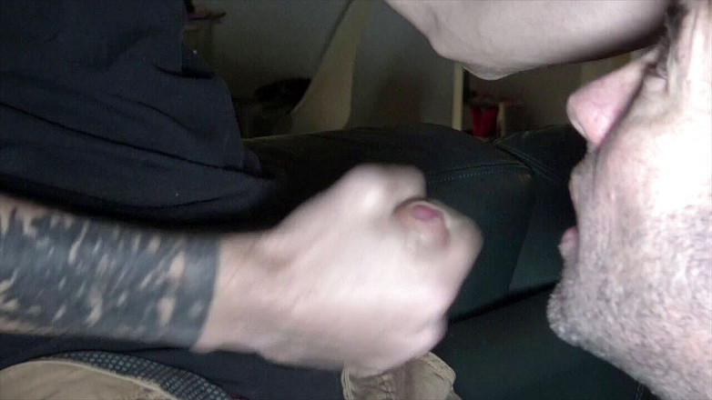 YOUNG FUCKED BY OLDER: ジェスは彼より若いイケメンに犯される