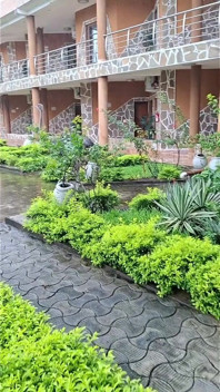 raashtrapti ke bedroom men pahli chudaee