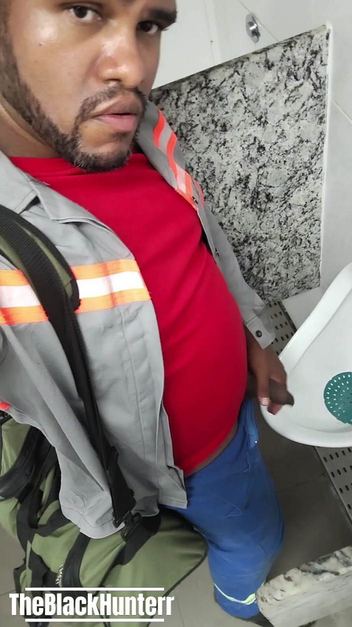 TheBlacKHunterr: Vysál jsem kolegyni na záchodě firmy