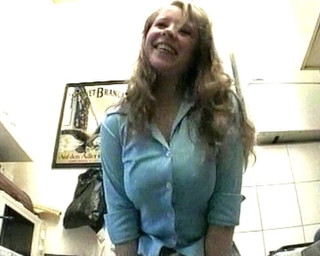 Busty German Sluts: Domowa sesja z bujną niemiecką laską