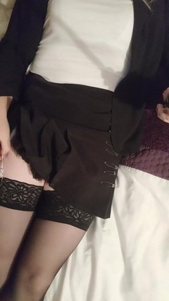 NikkiGee: 你认为我的衣服适合工作吗？