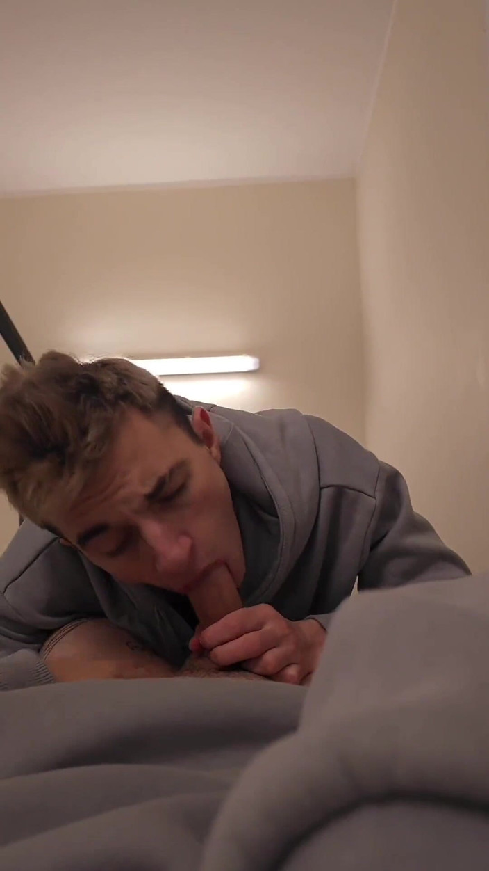 Ethan Lestray: Část 2 Špehoval twink, který si honí na přistání