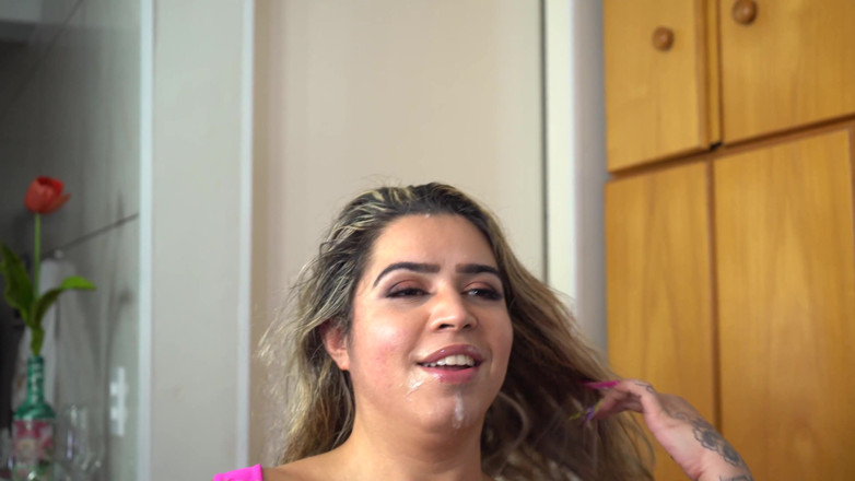 Docedeleite: Dietro le quinte del porno con una bionda