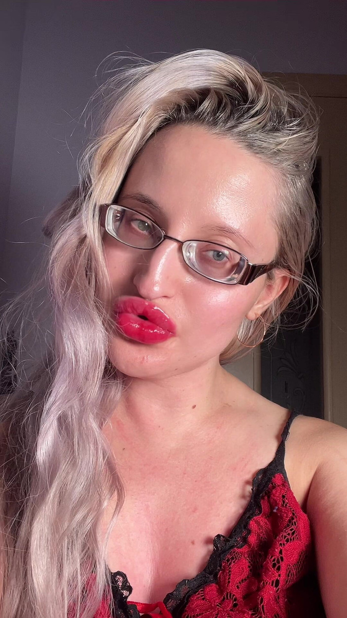 FinDom Goaldigger: Grandi labbra lingua lunga rossetto labbro gloss parolacce cuckjoi