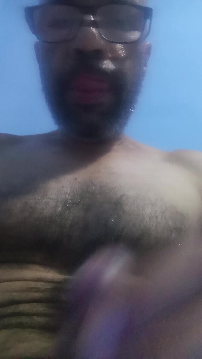 Jhonbahh: Sesso Solitario Nelle Prime Ore Del Mattino