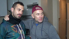 Gaybareback: Il gay sexy viene scopato senza preservativo da un maiale...