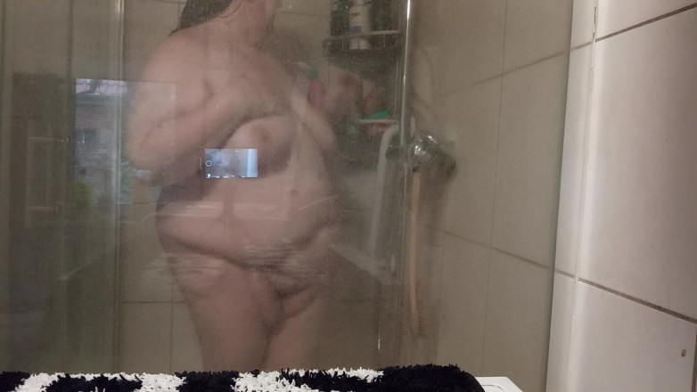 tammara big: I'm Taking a Nude Shower