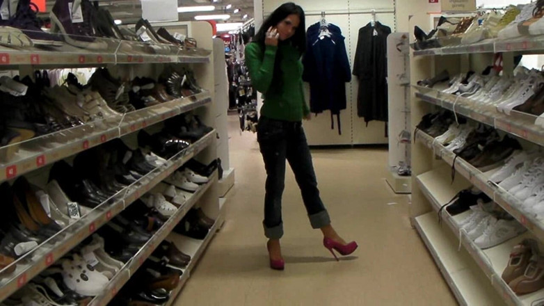 Party Jule: Shoe Shopping