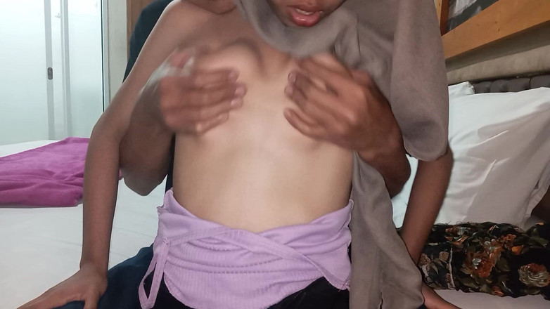 AfmaZone: Fille en hijab, seins mous et pipe mouillée, POV, pas...
