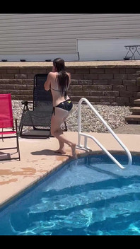 I love swimming, do you? 