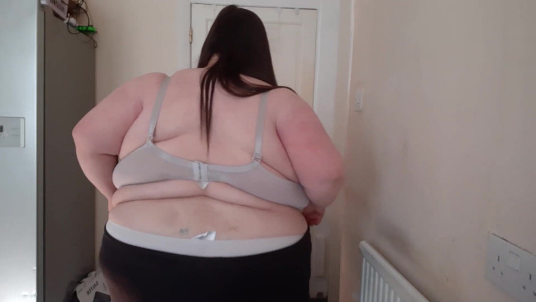 SSBBWLadyBrads: SSBBW BBW leather pants clothes try on