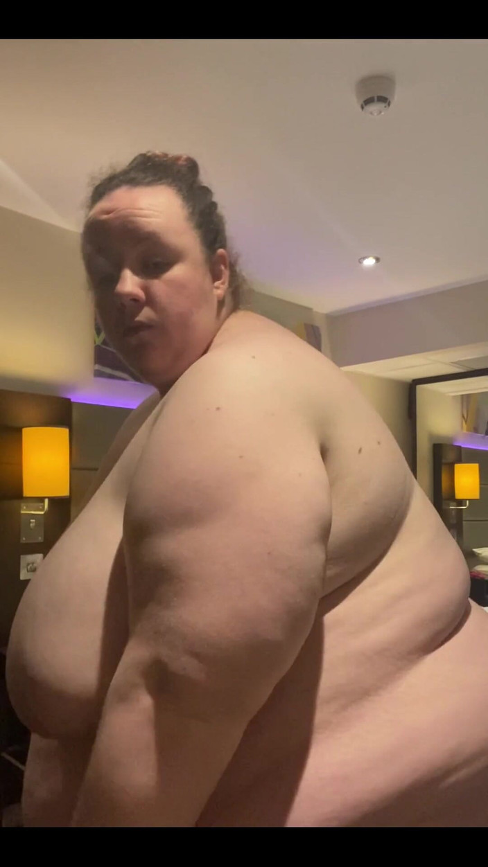 Ivy gold: Bruneta SSBBW