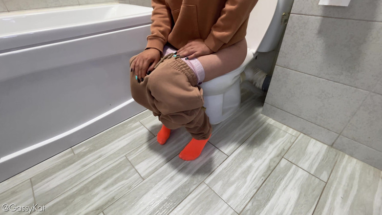 GassyKat: The Daily Toilet S2 Episode 21
