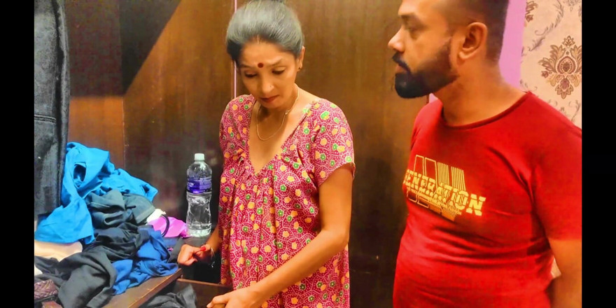 suchismitasarkar: เมียบ้านพยายามขโมยของโดนเจ้าของบ้านลงโทษด้วยการเย็ด