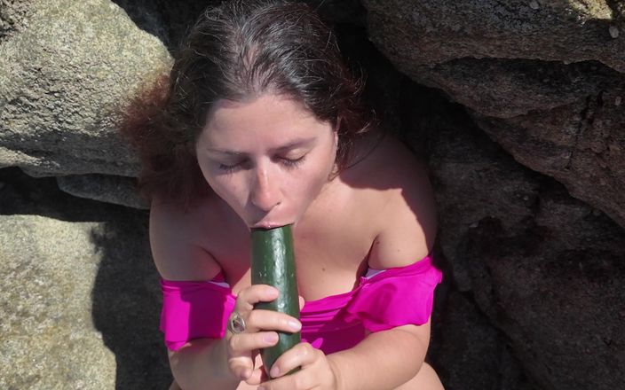 ExpressiaGirl Blowjob Cumshot Sex Inside Fuck Cum: Мілфа кінчила з великим екзотичним ділдо на пляжі