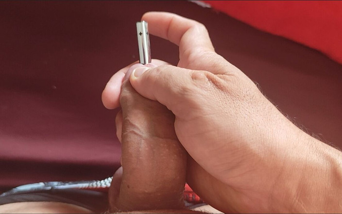 Straight Daddy Club: Membunyikan kulup dengan kuat di antara kelenjar yang menggeletar.