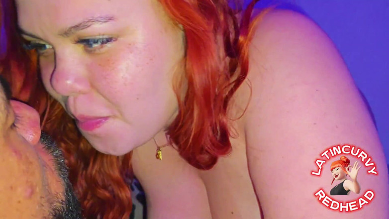 Latincurvyredhead: Abang tiri nakal memberikan pelajaran seks kepada adik tirinya yang...