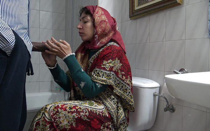 Souzan Halabi: Perverted Turkish Amateur Stepmom Sucking Big Black Cock in Germany