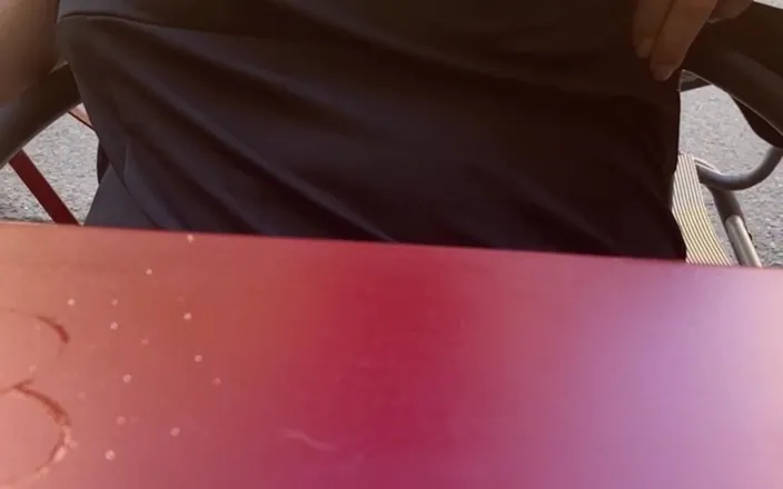 Lady Oups: Flashing My Big Boobs