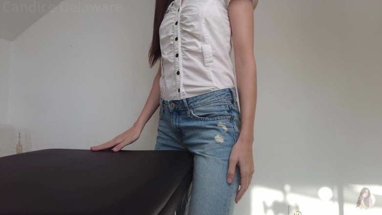 CandiceDelaware: Sgrilletta il tavolo orgasma una ragazza carina in jeans