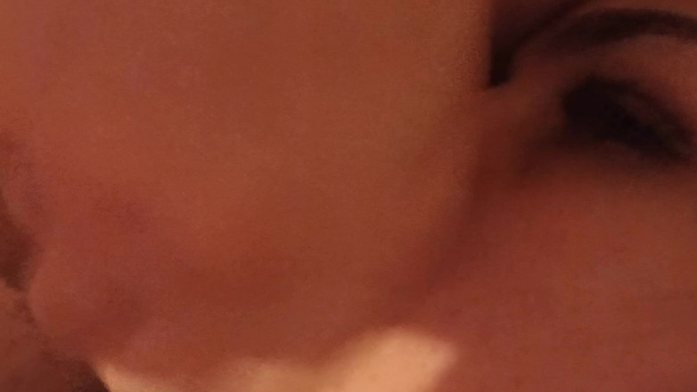 Ionut899: De hele nacht met lul in mijn mond en sperma...