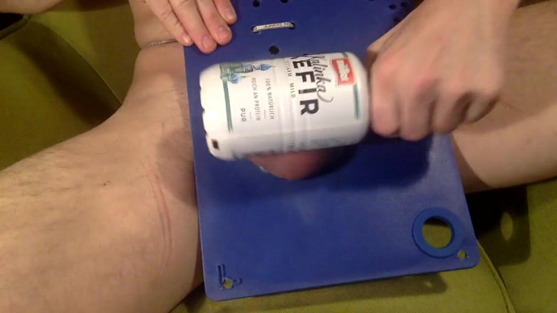 Ballspanking: Kefir in ballbusting