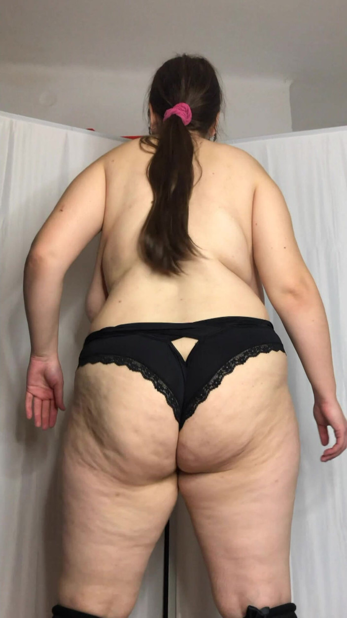 Lena Rose: Je secoue mon cul et mes seins