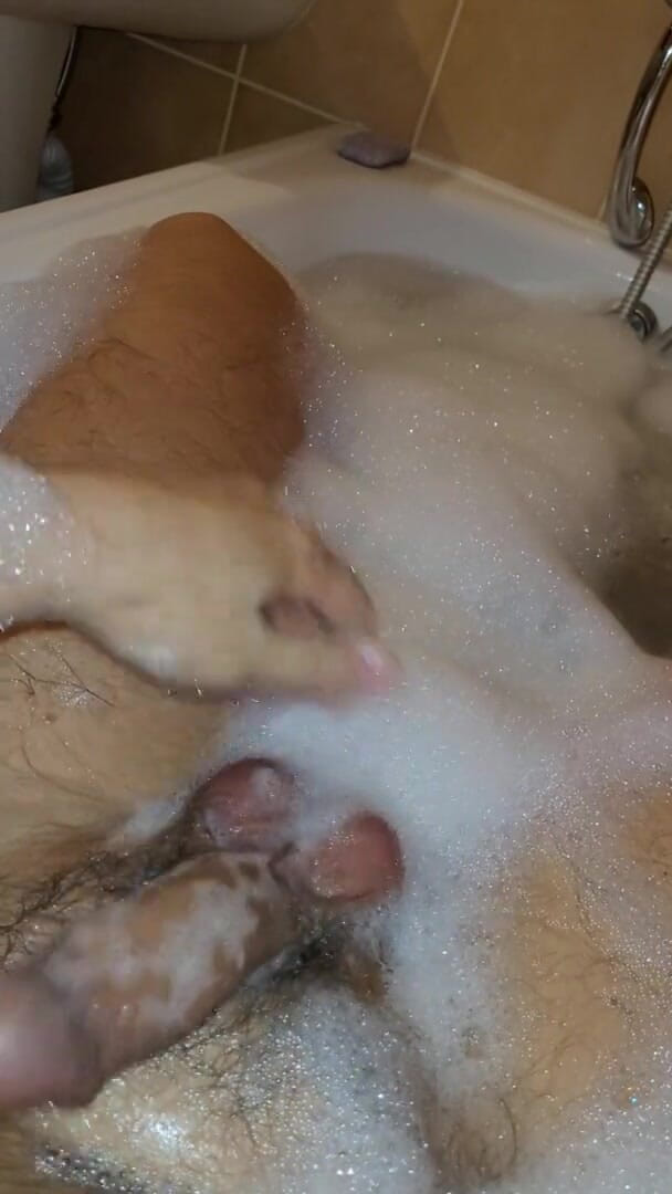 Wanker forever: Jugar con mi polla en el baño