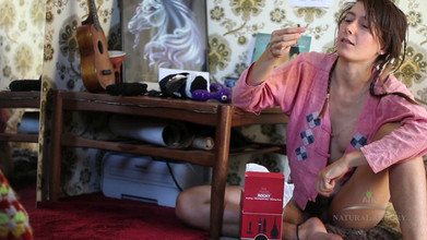 ATK Hairy: बालों वाली Roe डिल्डो खरीदने, खिलौनों को खोने और उग्र रूप से हस्तमैथुन करने के बारे में चैट करती है