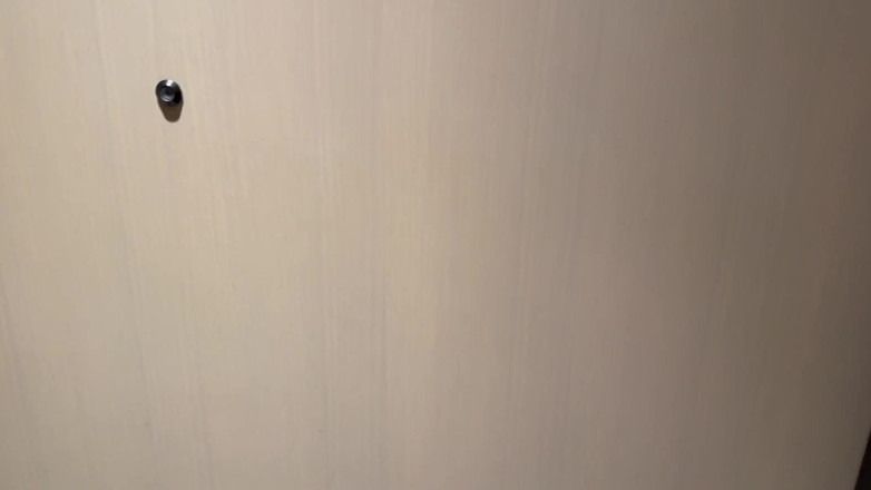 Serenity Cox: Vrouw krijgt dubbele anale creampie in hotelraam van man en...
